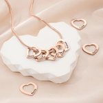 Un homenaje para llevar a toda tu familia — Collar con colgante de contorno de corazón personalizado con 1 a 12 nombres grabados para ella