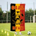 Personalizzato Giocatore di calcio Silhouette a strisce Asciugatura rapida Asciugamano da spiaggia sovradimensionato morbido con nome Piscina Regalo di compleanno per l'amante del giocatore di calcio