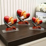 Personalisierte verflochtene Herz Baum Acryl Ornament mit Namen und Datum Desk Decor Jahrestag Geburtstag Geschenk für Paar