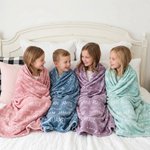 Couverture Personnalisée Multicolore pour Bébé avec Nom Décoration de la Maison Douche de Bébé Cadeau d'Anniversaire pour Nouveaux Parents Famille