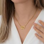 Un homenaje para llevar a toda tu familia — Collar con colgante de contorno de corazón personalizado con 1 a 12 nombres grabados para ella