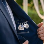 Personalisierte Schutzpatron Anstecknadel mit Initial Name und Text Hochzeit Andenken Hochzeit Geburtstag Geschenk für Bräutigam Katholiken