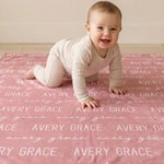Couverture Personnalisée Multicolore pour Bébé avec Nom Décoration de la Maison Douche de Bébé Cadeau d'Anniversaire pour Nouveaux Parents Famille