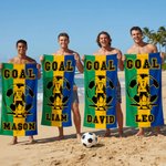 Personalizzato Giocatore di calcio Silhouette a strisce Asciugatura rapida Asciugamano da spiaggia sovradimensionato morbido con nome Piscina Regalo di compleanno per l'amante del giocatore di calcio