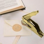 Embosador personalizado de metal con flor de nacimiento monograma nombre e iniciales regalo de cumpleaños y club de lectura para amantes de los libros