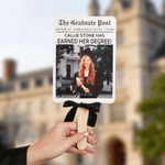 Personalisert avisbakgrunnsbånd med sløyfe Foto uteksamineringsvifter med tekst uteksamineringsgave til nyutdannede