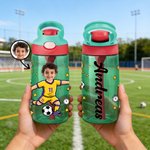 Personalisierte Fußball-Figur Trinkflasche | mit Gesicht-Foto und Namen | 475 ml mit Silikonstrohhalm | Schulanfang Geburtstag Geschenk für Kinder