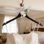 Personalised Bow Flower Aluminum Wire Wooden Hanger with Name Dressing Room Decor Wedding Bridal Shower Gift for Bride Bridesmaid
