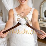 Personalised Bow Flower Aluminum Wire Wooden Hanger with Name Dressing Room Decor Wedding Bridal Shower Gift for Bride Bridesmaid