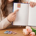 Henkilökohtainen Syntymä Flower Magneettinen PU Nahka Kirjanmerkki Clip nimi Reading tarvikkeet Syntymäpäivä lahja kirjan ystäville