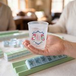 Henkilökohtainen Mahjong Teema Vaaleanpunainen Hydrangea Huurteinen Muovikuppi Initial ja nimi Mahjong Club Syntymäpäivälahja Preppy Girl Mahjong Loverille