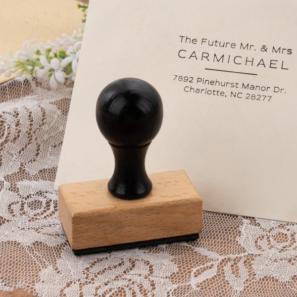 Segno personalizzato dell'indirizzo del futuro signore e signora Timbro autoinchiostrante portatile con inchiostro e nome Regalo di fidanzamento di nozze per coppie di sposi.