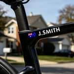 Gepersonaliseerde Nationale Vlag Waterdichte Stickers met Naam Set van 2 Fietsdecoratie Fietsen Verjaardagscadeau voor Fietser