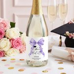 Gepersonaliseerde Bow She Did It Waterdichte Wijnfles Stickers Etiketten met Naam Jaar Afstudeergeschenk voor Afgestudeerden