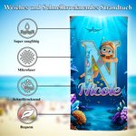 Personalisiertes Strandtuch mit Cartoon-Taucher und Initiale | mit Namen | schnelltrocknend und übergroß | Sommer Strand Geschenk für Kinder
