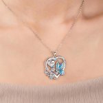 Collier papillon personnalisé avec nom et pierre de naissance - Cadeau de la fête des Mères pour maman et grand-mère