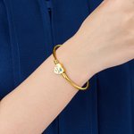 Personligt mångfärgat armband med graverat namn och årtal som bärs dagligen Graduation Cap Heart Charm-armband med graverat namn och år Graduation Ceremony Gift for Graduates