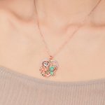 Collier papillon personnalisé avec nom et pierre de naissance - Cadeau de la fête des Mères pour maman et grand-mère