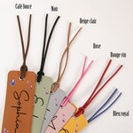 Marque-page en cuir PU personnalisé avec nom et fleur de naissance - Cadeau d'anniversaire de lecture pour les amoureux de la lecture
