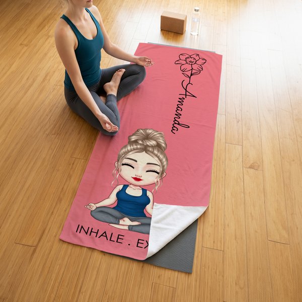 Personalisierte Geburt Blume Cartoon Charakter Super saugfähige Yoga-Matte Handtuch mit Namen Gym Zubehör Geburtstag Geschenk für Frauen Yoga-Liebhaber