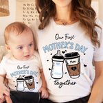 Personlig Vår første mors dag Melkeflaske kaffekopp 100% bomull Baby Bodysuit Voksen T-skjorte med navn Bursdagsgave til babyer nyfødte mødre