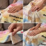 Foto personalizada Rainbow Heart Paw Print Manta suave con nombre y año Decoración para el hogar Simpatía Regalo conmemorativo para el dueño de la mascota Familia