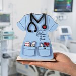 Ornement personnalisé en uniforme d'infirmière avec titre et nom Décoration en bois Semaine des infirmières Cadeau pour infirmière