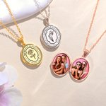 Personalisierte zarte Medaillon-Halskette mit Geburtsblume | mit Fotos und Text-Gravur | Geburtstag Jahrestag Muttertag Geschenk für Mama Oma Frau