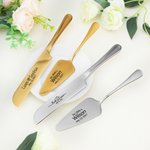 Personalisierte gravierte Herr & Frau Hochzeit Gabeln Set und keramische Kuchenplatte mit Namen und Datum Verlobungsgeschenk für frisch vermählte Paare
