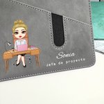 Planificador A5 personalizado de cuero PU con nombre bolsillo de almacenamiento y personaje de dibujos animados regalo de cumpleaños para oficinistas