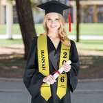Fajín de Graduación Personalizado Multicolor Clase de 2026 Silueta con Nombre y Año de Graduación Recuerdo de Graduación Regalo de Celebración para Graduados Compañeros de Clase