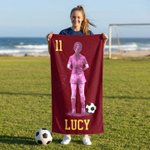 Toalla de playa personalizada de secado rápido con silueta de futbolista nombre y número regalo de vacaciones de verano para amantes del fútbol