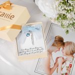 Colgante de ramo de novia personalizado de cristal azul con grabado lazo y tarjeta algo azul regalo de boda para novia
