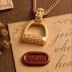 Estribo ecuestre personalizado oculto Signet collar con nombre grabado y texto Minimalista Joyería Aniversario Cumpleaños regalo para los amantes del caballo