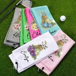 Gepersonaliseerde Golf Geboortebloem Klassieke Sneldrogende Wafel Golfhanddoek met Naam en Karabijnhaak Clip Sport Team Verjaardagscadeau voor Golfspeler Liefhebster Vrouw