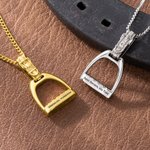 Personalisierte Steigbügel-Halskette mit Namen- und Text-Gravur | Siegel-Funktion | Reitsport-Schmuck | Jahrestag Geburtstag Geschenk für Reiterinnen