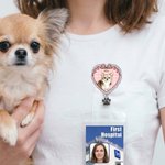 Personalisierte Hand-Painted Pet Foto einziehbare ID-Karte Badge Reel mit Namen und Glitter Pfote Charme Geburtstagsgeschenk für Tierliebhaber Lehrer Krankenschwester