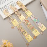 Personalisiertes Cloisonné Lesezeichen mit Geburtsblumen und Schmetterlingen | mit Gravur | Anhänger-Kette | Geburtstag Geschenk für Frauen Leseratten