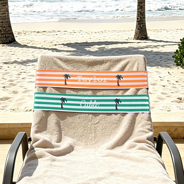 Toallero de rayas personalizado con texto bordado y cinta elástica extensible para silla de piscina Regalo de vacaciones para viajeros