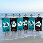 Personalisiertes Fußball-Design Strandtuch | mit Personensilhouette und Namen | saugfähig und sandfrei | Teamgeschenk für Teammitglieder und Freunde