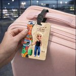 Étiquette de bagage personnalisée avec personnage et nom - Style de carte rétro - Cadeau de voyage pour la famille et les amis