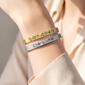 Personalized Multicolour 1-15 Birth Flowers Adjustable Cuff Bracelet with Engraved Message Daily Wear Mother's Day Gift for Family Friends