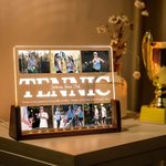 Gepersonaliseerde voetbal acryl LED lamp met 6 foto’s tekst en houten basis – cadeau voor coaches en sportliefhebbers