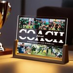 Gepersonaliseerde voetbal acryl LED lamp met 6 foto’s tekst en houten basis – cadeau voor coaches en sportliefhebbers