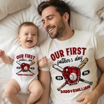 Personalisierte Unsere erste Vatertag Baseball Sport 100% Baumwolle Baby Bodysuit T-Shirt Passende Outfit mit Namen und Jahr Vatertag Geschenk für Papa Baby