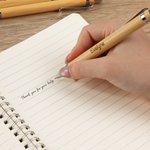 Personalisierte getrocknete Blume hölzerne Kugelschreiber Set mit eingraviertem Text und Runde Tag Hochzeit Jahrestag Geburtstag Geschenk für Freund Brautjungfer