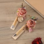 Personalisierte getrocknete Blume hölzerne Kugelschreiber Set mit eingraviertem Text und Runde Tag Hochzeit Jahrestag Geburtstag Geschenk für Freund Brautjungfer