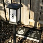 Personalisierte Solar-Gedenkleuchte mit Haustier-Pfotenabdruck | mit Namen und Text | Garten-Deko | Erinnerungslicht | Trauergeschenk für Tierbesitzer