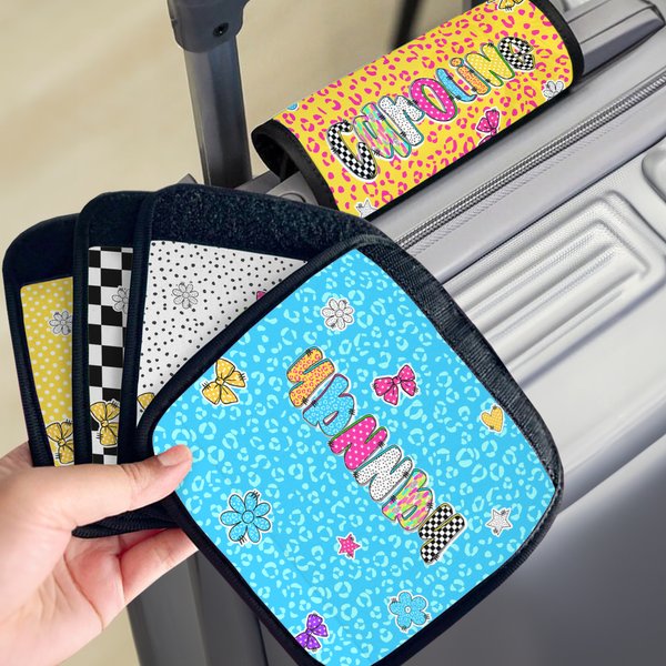 Personalizzato Retro Graffiti Checkerboard Polka Dots Maniglia del bagaglio con nome Set di 2 accessori da viaggio Regalo di compleanno per amici e famiglia
