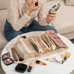 Henkilökohtainen Syntymä Kukka Perhonen PU Nahka Makeup Bag nimi Travel Essentials Häät Party Syntymäpäivä lahja naisille